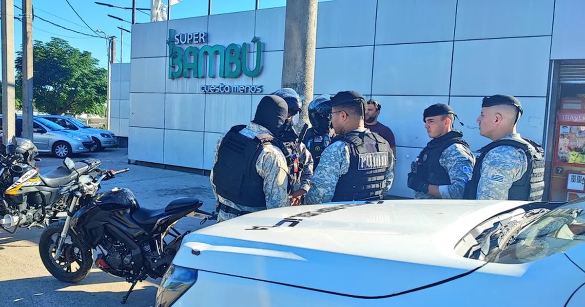 Cuatro delincuentes intentaron robar un supermercado en el barrio Borro y un policía repelió la rapiña
