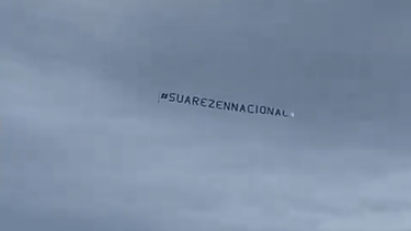 La avioneta llevaba el mensaje #SuarezenNacional.