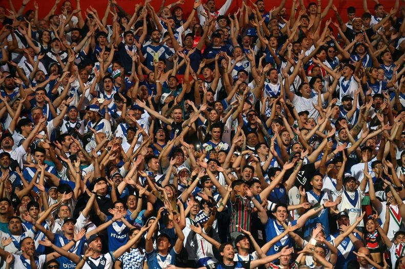 Escandaloso final de la Copa Argentina, con agresiones a los familiares de los jugadores en la tribuna