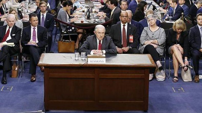 Fiscal general EE.UU. negó haber conspirado con Rusia