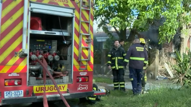 una casa abandonada se incendio en bella italia; bomberos pudo controlar el fuego