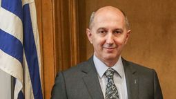 Representante de la Unión Europea conversó con Yamandú Orsi sobre la agenda que viene