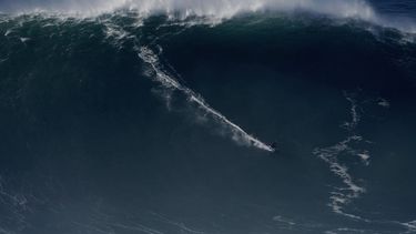el aleman sebastian steudtner surfeo la ola mas grande de la historia