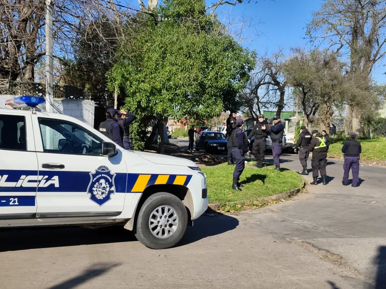 Dos hermanos de 19 y 21 años fueron baleados desde un auto en marcha en el barrio Conciliación