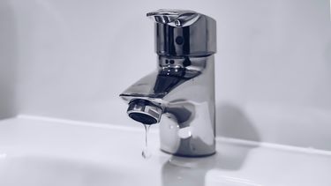 Trabajos de OSE afectan suministro en barrio de Montevideo.