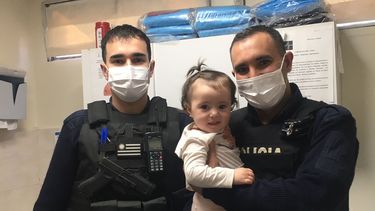Así fue el operativo policial para salvar a una niña que dejó de respirar