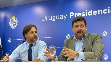 El presidente Luis Lacalle Pou y el exministro de Ambiente, Adrián Peña.&nbsp;