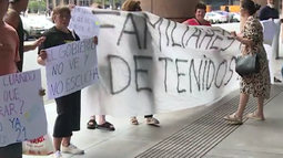 Familiares de hinchas de Peñarol detenidos en Brasil se manifestaron frente a Torre Ejecutiva