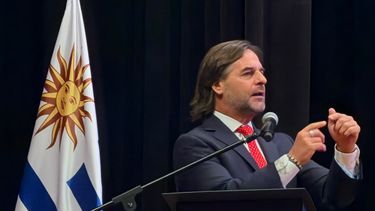 Luis Lacalle Pou disertó en un foro sobre la promoción de la construcción en Paraguay