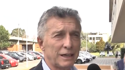 El expresidente argentino Mauricio Macri presentó en Montevideo su libro Para qué.