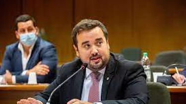 Exdiputado cabildante Sebastián Cal fue denunciado por violencia de género