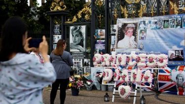 homenajes a la princesa diana en el 25º aniversario de su muerte