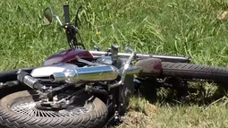 Un motociclista chocó con un mojón y falleció en la ruta 104, en Maldonado
