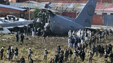 Tragedia en Bolivia: al menos 20 muertos en accidente de avión militar que transportaba billetes