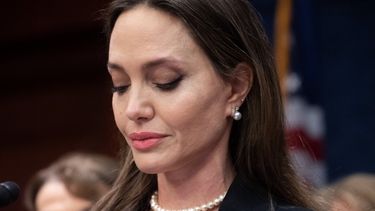 angelina jolie visita por sorpresa a desplazados en ucrania