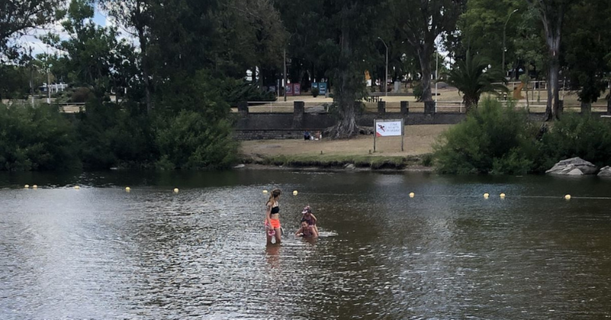 Guardavidas rescataron a una niña en río Santa Lucía Chico