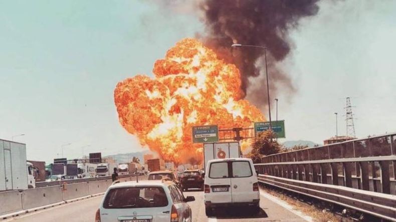 Italia: dos muertos tras explosión de camión