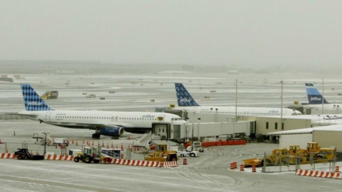 Evacuaron aeropuerto de Michigan tras ataque a policía
