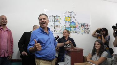 Yamandú Orsi votó en Canelones.