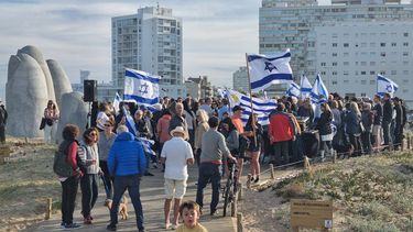 La Comunidad Israelita Punta del Este - Maldonado realizó este martes una concentración en apoyo a Israel tras el ataque de Hamás.
