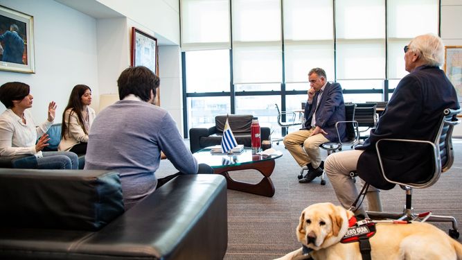 Fundappas le presentó a Yamandú Orsi avances en la entrega de más de 100 perros de asistencia