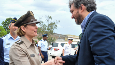 Comandante del Comando Sur de EE.UU, Laura Richardson, y Santiago Caramés del Sinae.&nbsp;