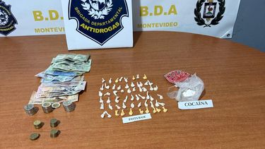 Detuvieron a dos personas con drogas en barrio Goes, pero fueron dejados en libertad Detuvieron a dos personas con drogas en barrio Goes, pero fueron dejados en libertad