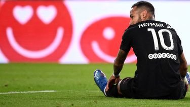 Neymar, lesionado en los aductores, baja en PSG contra Leipzig