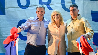 Yamandú Orsi lidera la interna del FA pero su distancia no es concluyente, según Opción