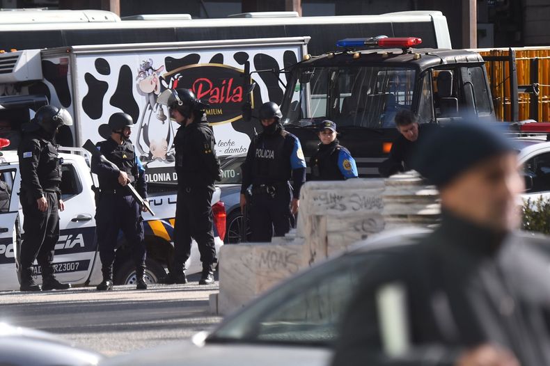 Plaza Independencia: hubo incidentes en manifestación de trabajadores de la pesca