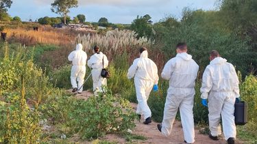 Investigan doble homicidio en barrio Cotravi: cerca de los cuerpos se halló una moto robada el miércoles