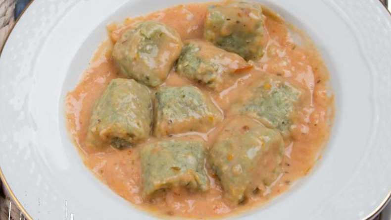 Marcelo Bornio nos enseña a preparar malfattis de espinaca rellenos con salsa cuatro quesos