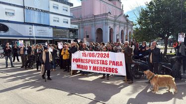 Amigos y familiares de abogados fallecidos durante un incendio en Garzón se manifestaron a un año de su muerte
