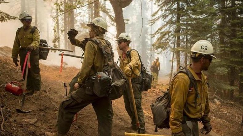 Al menos un muerto por incendio en California