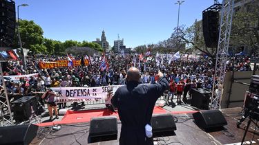 Más de 40.000 personas se reunieron este martes frente al Palacio Legislativo en el marco del paro parcial del PIT-CNT.