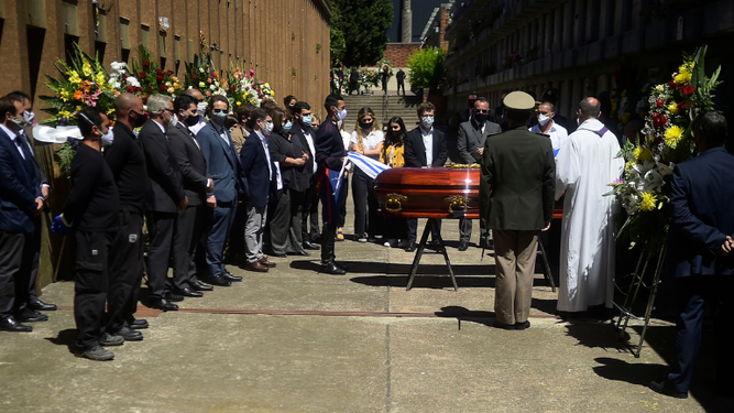 Sepelio del expresidente Tabaré Vázquez en el cementerio de la Teja.