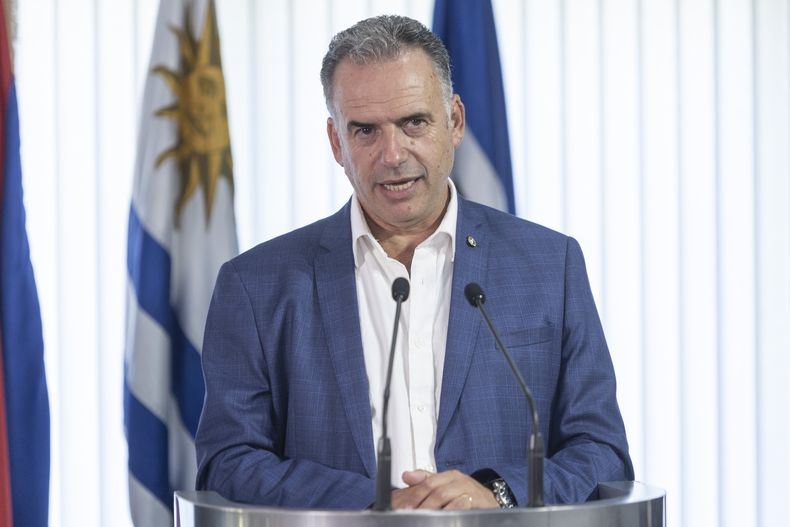 Yamandú Orsi no tiene varicela: así lo confirmó el estudio serológico que se le realizó a su vuelta de China