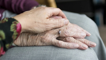 Vacunación en residenciales: más del 95% de los ancianos recibieron dosis