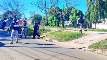 Intenso operativo policial en La Cruz de Carrasco tras denuncias de tiroteos