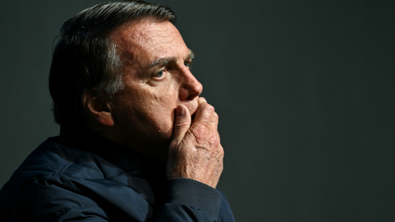 "Tuve un ataque de paranoia": el insólito motivo que alegó Bolsonaro tras intentar dañar su tobillera