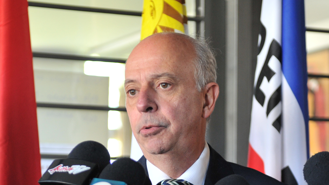 El ministro de Defensa, Javier García.