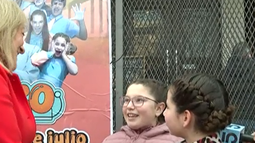 Niñas de La Teja cantaron para Carolina Cosse, le contaron sobre una obra de teatro y la presidenta bromeó