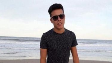 Buscan al automóvil que mató a un motociclista de 19 años