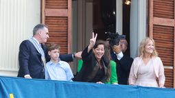 Así fue el eufórico festejo de la esposa de Yamandú Orsi desde el balcón del Palacio Estevez