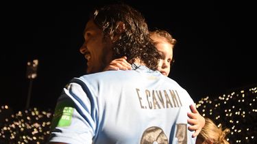 La vida no es el fútbol, no es ser famoso: Cavani promueve la vacunación en el nuevo spot de la OPS