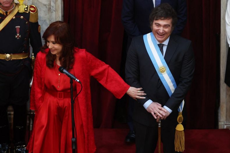 Javier Milei firmó el proyecto de ficha limpia que impide a Cristina Fernández presentarse a las elecciones