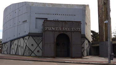 Vecinos rechazan nuevo intento de instalar escultura Puerta de Punta del Este en la parada 1 de la Mansa
