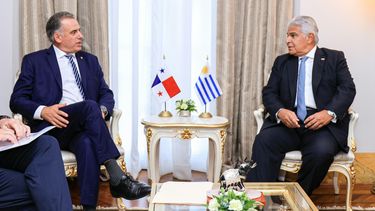 Yamandú Orsi destacó oportunidades de negocio y de intercambio con Panamá