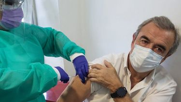 Larrañaga se vacunó y aseguró que es un acto de amor al prójimo