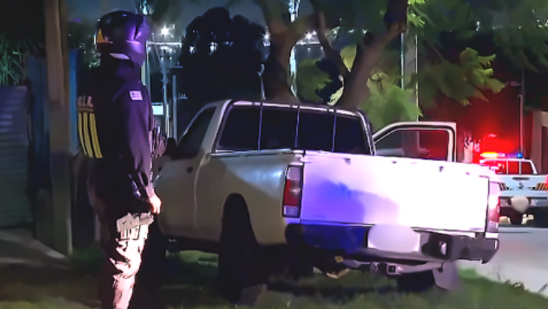 Policía incautó 34 kilos de droga tras el choque de una camioneta en el Cerro: hubo persecución y choque